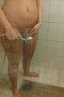 Shower MILF In Finland ?? By Les_Gourmands'