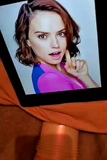 Feeding My Buds Daisy Ridley Pics On K1k - If U Want 2 B Feed Pics And Like 2 Show Off And Can Send Vids Back Jerkin With The Pics Then Add Hertsgirls On K1k - Second Screen Required - One Of My Buds Amazing Cum Tribute Included'
