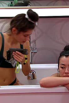 BBCan7 - Estefania Getting Out Of Tub 3/12'