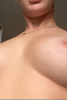 I like to take pictures and videos of my tits for you 💋😈💦 Give it a kiss'