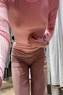 looking good in pink as always 🤭❤ today 65% off for the first 5 subs, cum join fast on the link 🙊🤭'