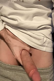 Would you let me fuck your throat?.. 👀😏😈'