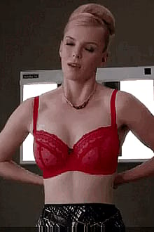 Betty Gilpin'