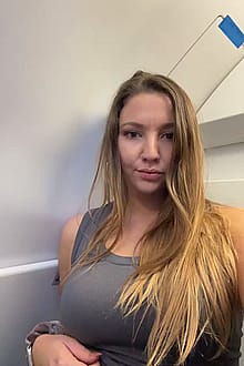 First date idea: Blowjob on the airplane, yay or nay?✈️🥵'