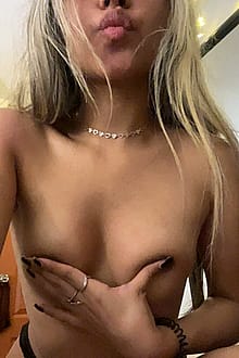 18yo with a small tits, would you accept my tits nudes? Y or N'